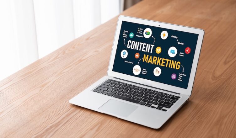 Content marketing på laptop