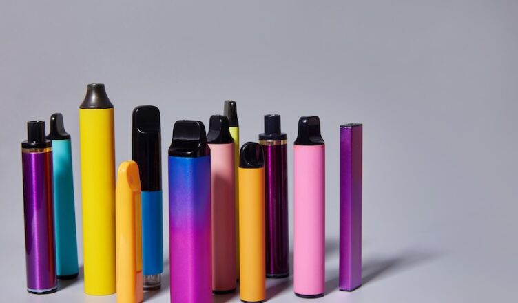Flera olika vapes i olika färger och storlekar